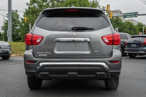 2019 Nissan Pathfinder SL