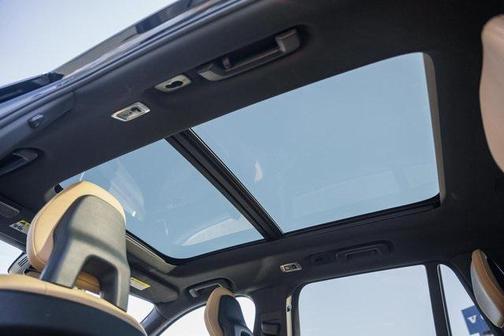 2017 Volvo XC90 T6 Momentum