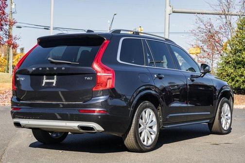 2017 Volvo XC90 T6 Momentum