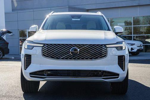 Crystal White Pearl 2026 Volvo XC90 Ultra, B6 AWD Gas (mild hybrid), Gasoline, Bright, 7 Seats