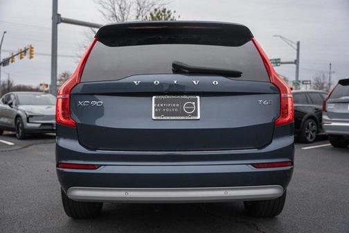 2022 Volvo XC90 T6 Momentum
