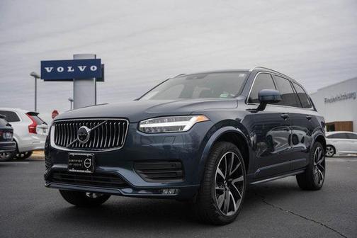 2022 Volvo XC90 T6 Momentum