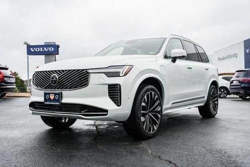 2025 Volvo XC90 Plug-In Hybrid T8 Plus 7-Seater