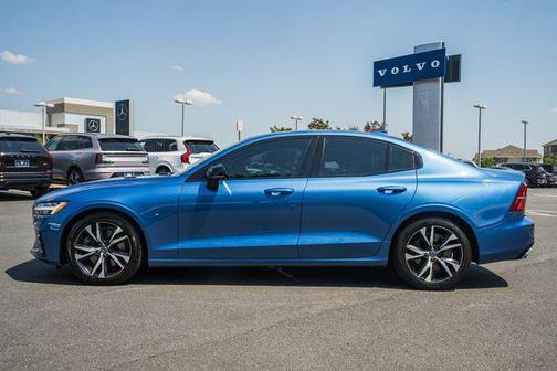 Bursting Blue Metallic 2020 Volvo S60 T6 R-Design