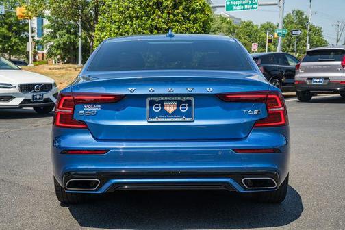 Bursting Blue Metallic 2020 Volvo S60 T6 R-Design