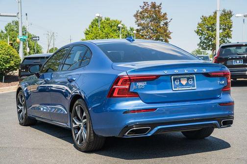 Bursting Blue Metallic 2020 Volvo S60 T6 R-Design