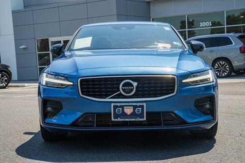 Bursting Blue Metallic 2020 Volvo S60 T6 R-Design
