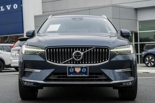 2023 Volvo XC60 B5 Ultimate Bright Theme