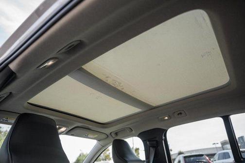 2026 Volvo XC40 Plus, B5 AWD Gas (mild hybrid), Dark