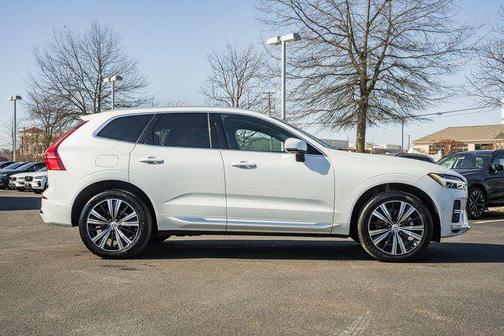 2023 Volvo XC60 B5 Plus Bright Theme