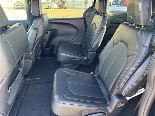 2025 Chrysler Pacifica L