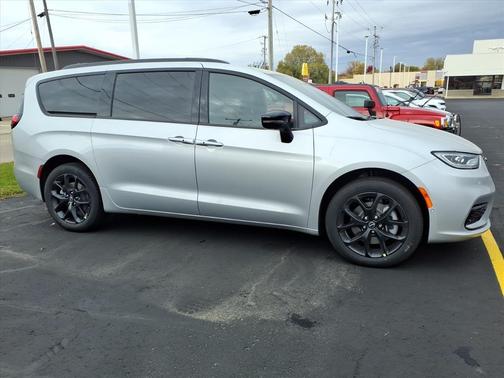 2026 Chrysler Pacifica L