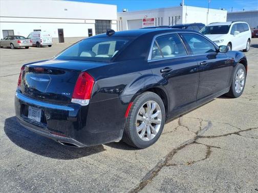 2022 Chrysler 300 Touring