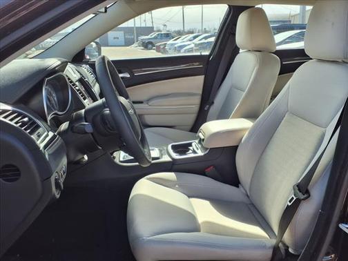 2022 Chrysler 300 Touring