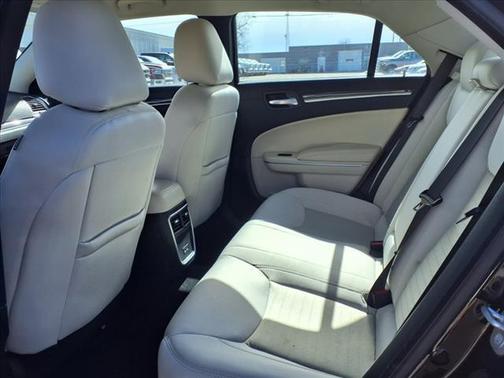 2022 Chrysler 300 Touring