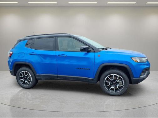 Hydro Blue Pearlcoat 2025 Jeep Compass Trailhawk