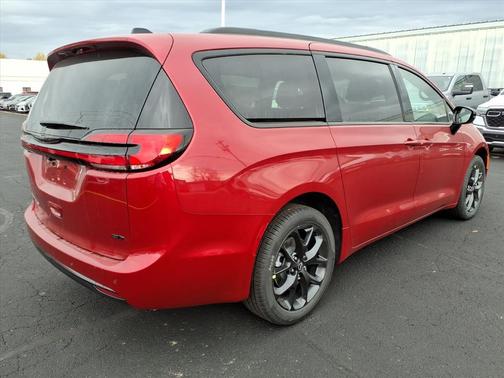 2026 Chrysler Pacifica L