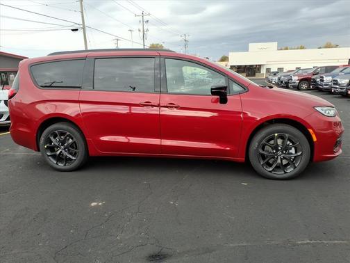 2026 Chrysler Pacifica L