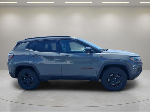Sting-Gray Clearcoat 2023 Jeep Compass Trailhawk