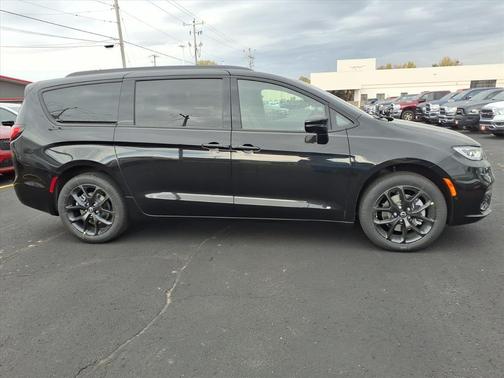 2026 Chrysler Pacifica L