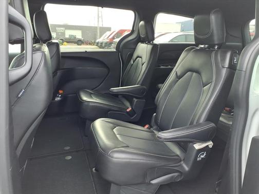 2025 Chrysler Pacifica L