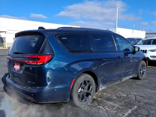 2024 Chrysler Pacifica Hybrid Premium S Appearance Pkg