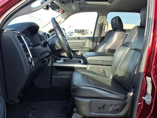 2018 RAM 3500 Laramie Crew Cab 4x4 8' Box