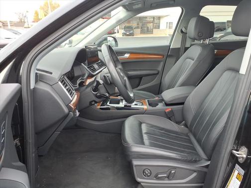 2023 Audi Q5 45 S line Premium Plus