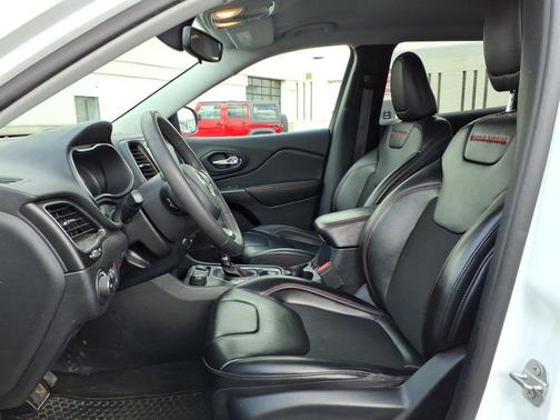 Bright White Clearcoat 2020 Jeep Cherokee Trailhawk