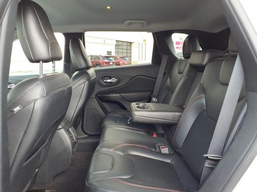 Bright White Clearcoat 2020 Jeep Cherokee Trailhawk