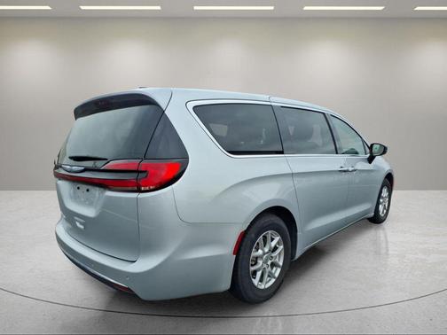 Silver Mist Clearcoat 2024 Chrysler Pacifica Touring L