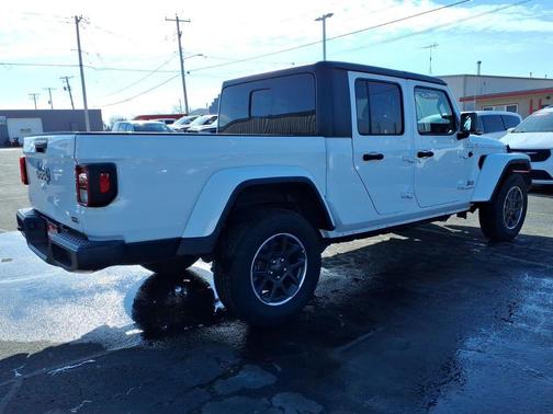 2023 Jeep Gladiator Overland