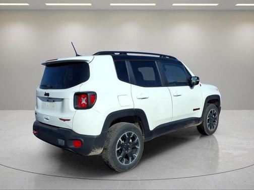 Alpine White Clearcoat 2023 Jeep Renegade Trailhawk