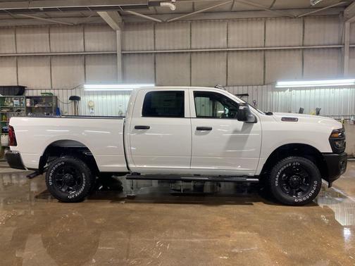 2026 RAM 2500 Tradesman Crew Cab 4x4 6'4' Box