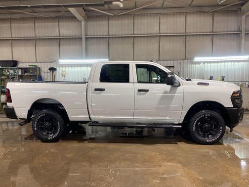 2026 RAM 2500 Tradesman Crew Cab 4x4 6'4' Box