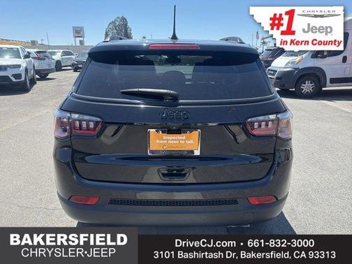Diamond Black Crystal Pearlcoat 2022 Jeep Compass Latitude