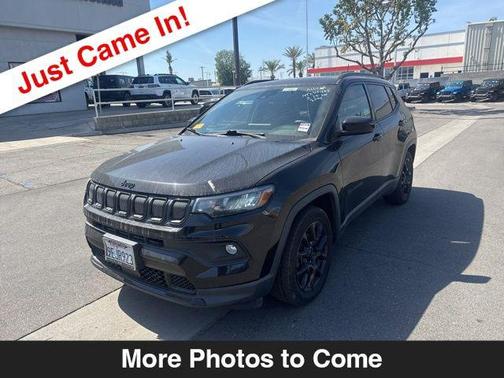 Diamond Black Crystal Pearlcoat 2022 Jeep Compass Latitude