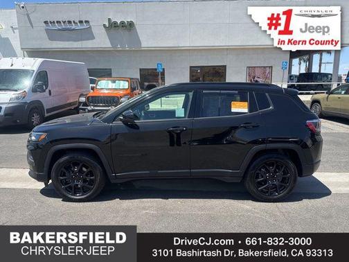 Diamond Black Crystal Pearlcoat 2022 Jeep Compass Latitude