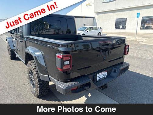 Black Clearcoat 2024 Jeep Gladiator Willys