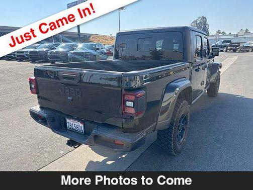 Black Clearcoat 2024 Jeep Gladiator Willys