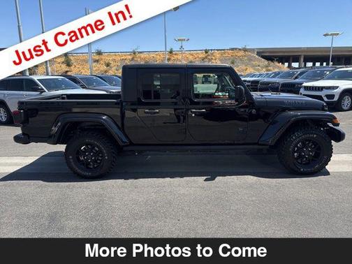 Black Clearcoat 2024 Jeep Gladiator Willys