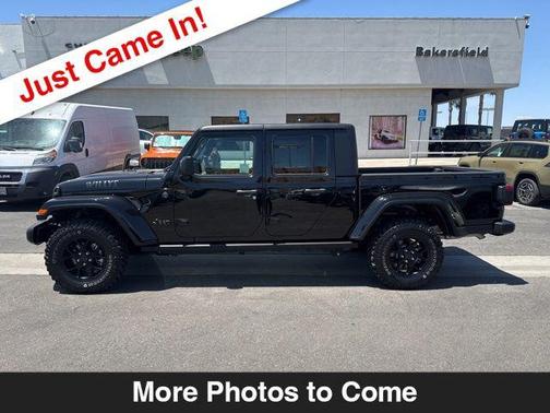 Black Clearcoat 2024 Jeep Gladiator Willys