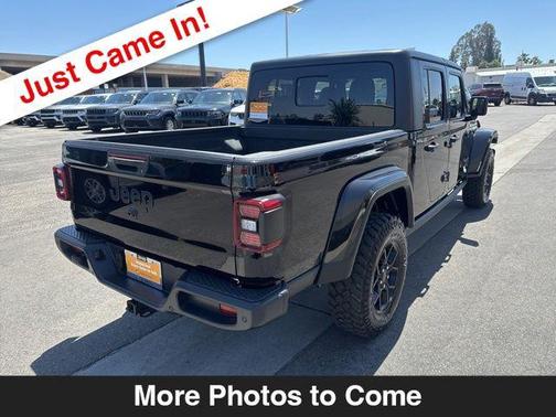 Black Clearcoat 2024 Jeep Gladiator Willys