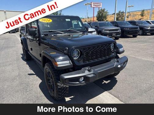 Black Clearcoat 2024 Jeep Gladiator Willys