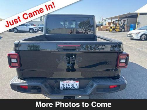 Black Clearcoat 2024 Jeep Gladiator Willys