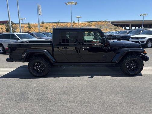 Black Clearcoat 2024 Jeep Gladiator Willys