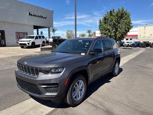 Baltic Gray Metallic Clear-Coat Exterior Paint 2026 Jeep Grand Cherokee Laredo