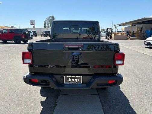 Black Clear-Coat Exterior Paint 2026 Jeep Gladiator Sport S