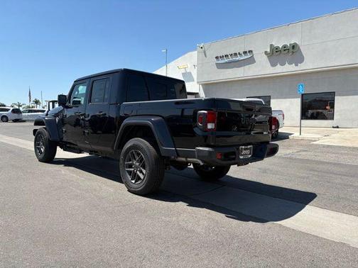 Black Clear-Coat Exterior Paint 2026 Jeep Gladiator Sport S