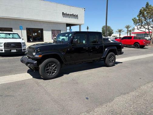 Black Clear-Coat Exterior Paint 2026 Jeep Gladiator Sport S